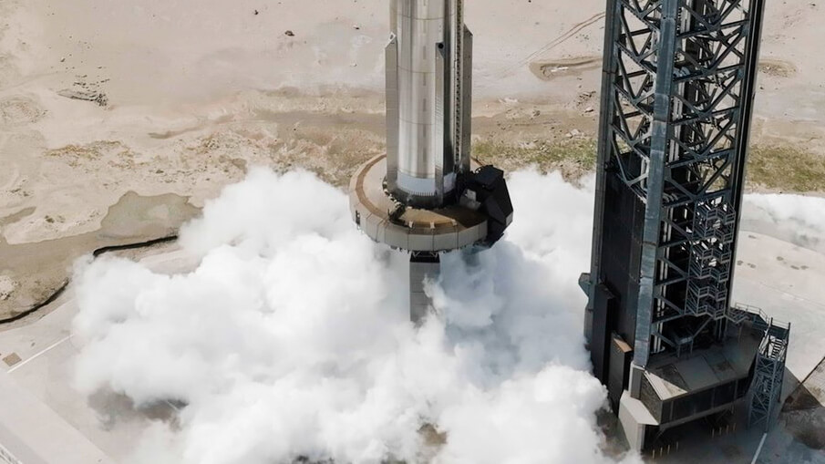 SpaceX 在静态点火前进行9号助推器发动机测试
