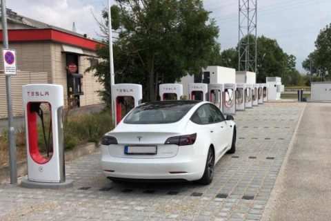 电动汽车充电更便宜：特斯拉在欧洲再次降价，Ionity 也降价 10 美分