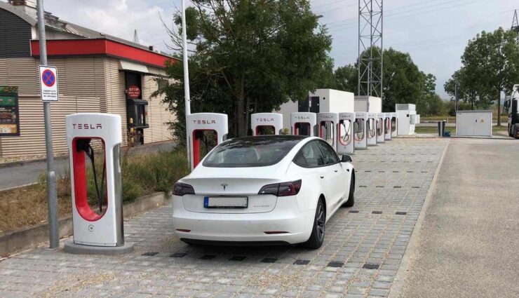电动汽车充电更便宜：特斯拉在欧洲再次降价，Ionity 也降价 10 美分