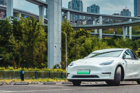 买国产Model 3和Model Y送3000元人民币购物券！