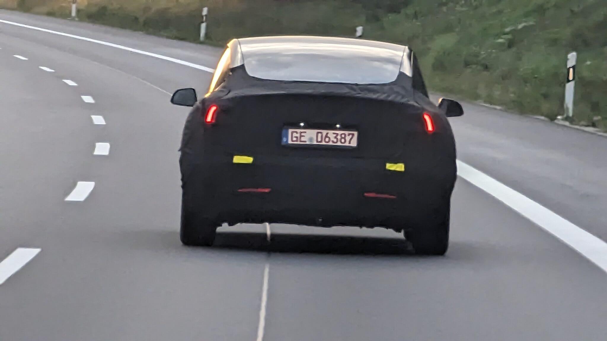 特斯拉新款 Model 3 在德国高速公路上被发现