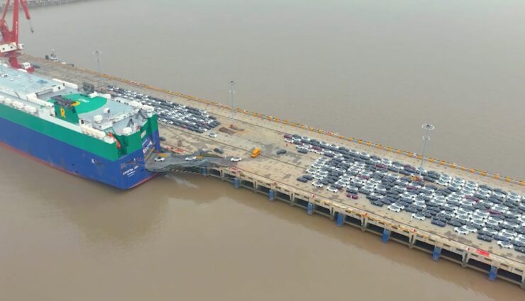 首次交付：装载特斯拉新款 Model 3 的船只从中国驶往欧洲