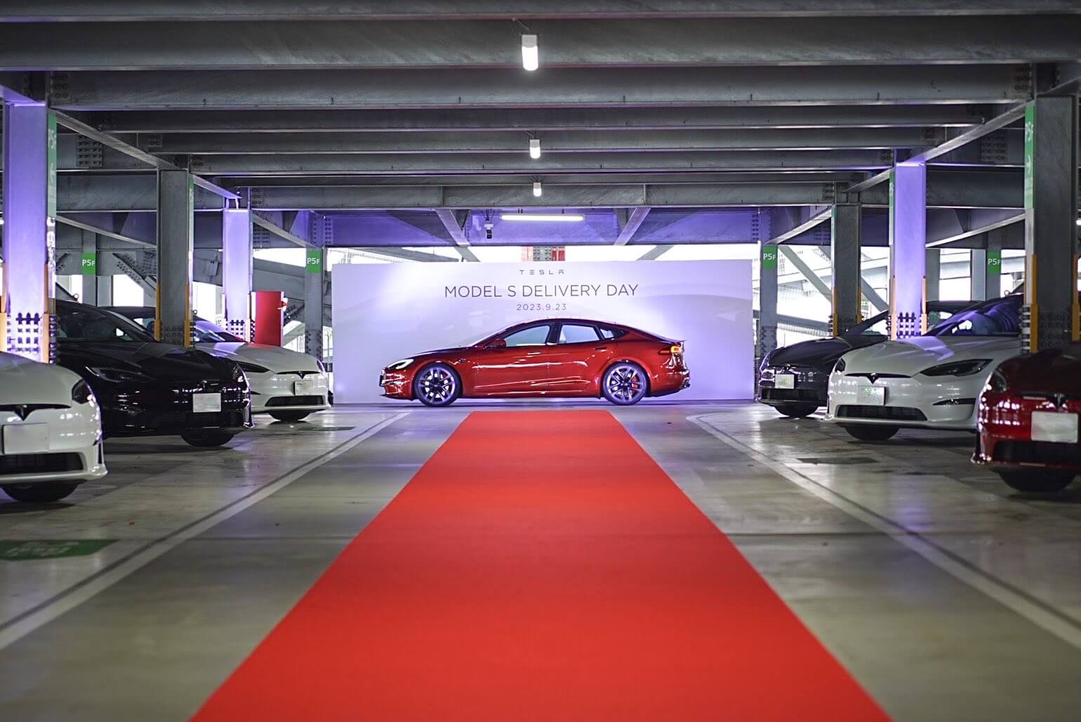 特斯拉在日本举行交付活动，开始交付 Model S