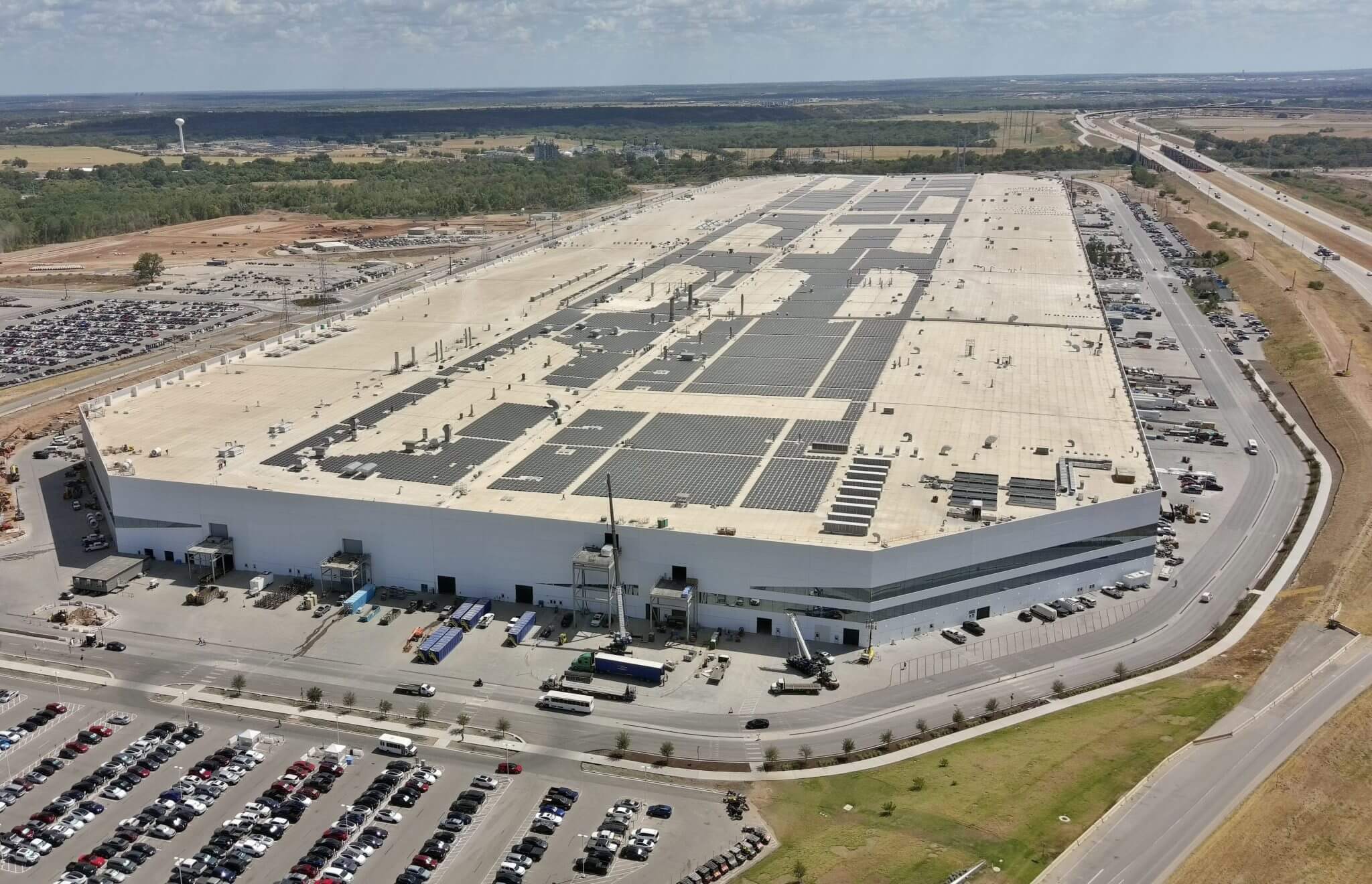特斯拉德克萨斯州工厂太阳能屋顶完工后将成为世界上最大的屋顶