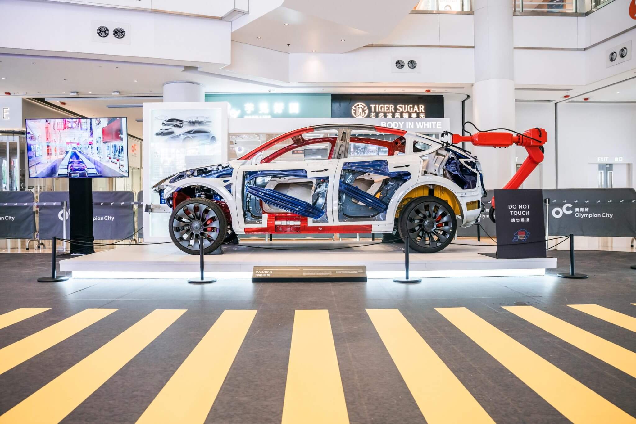 特斯拉新款 Model 3 在香港展出