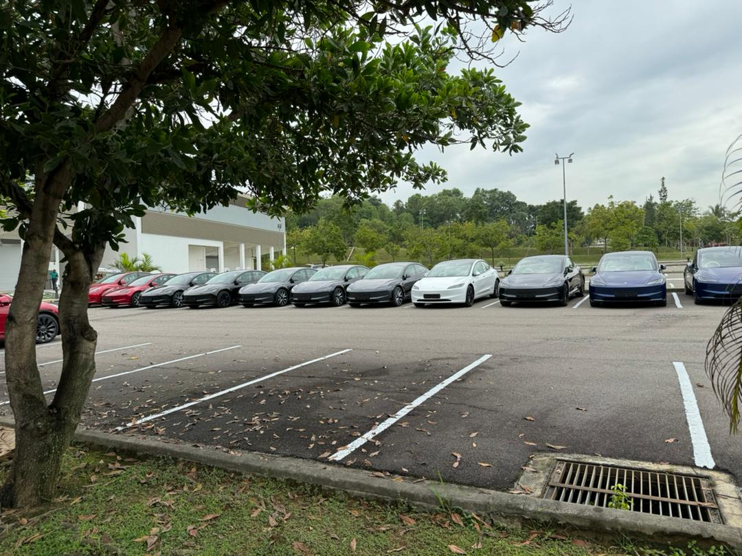 特斯拉新款 Model 3 已抵达马来西亚的交付中心