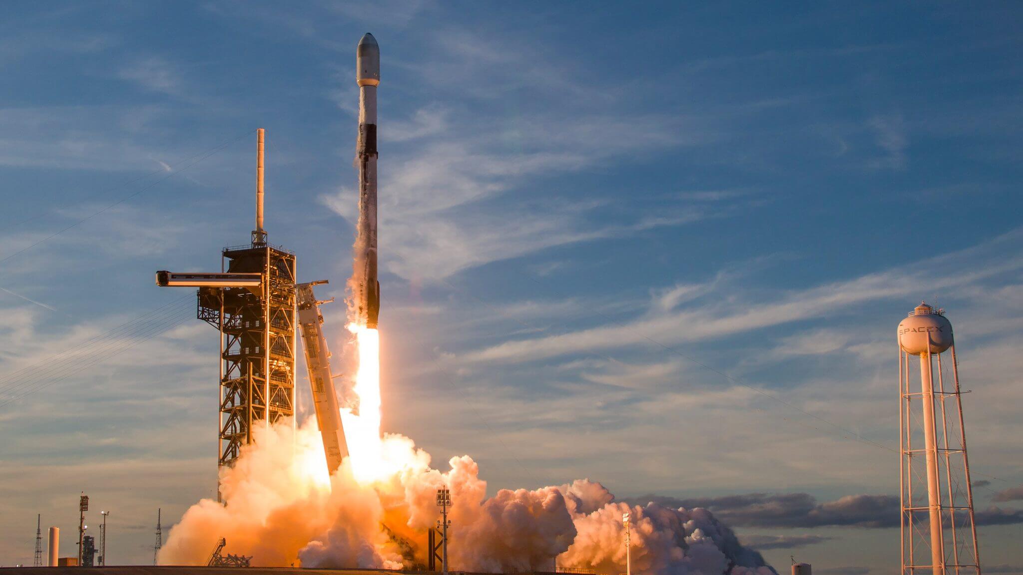 SpaceX 发射首次 Bandwagon 共享航班任务