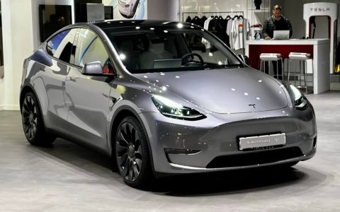 特斯拉为美国库存的 Model Y 推出快银色