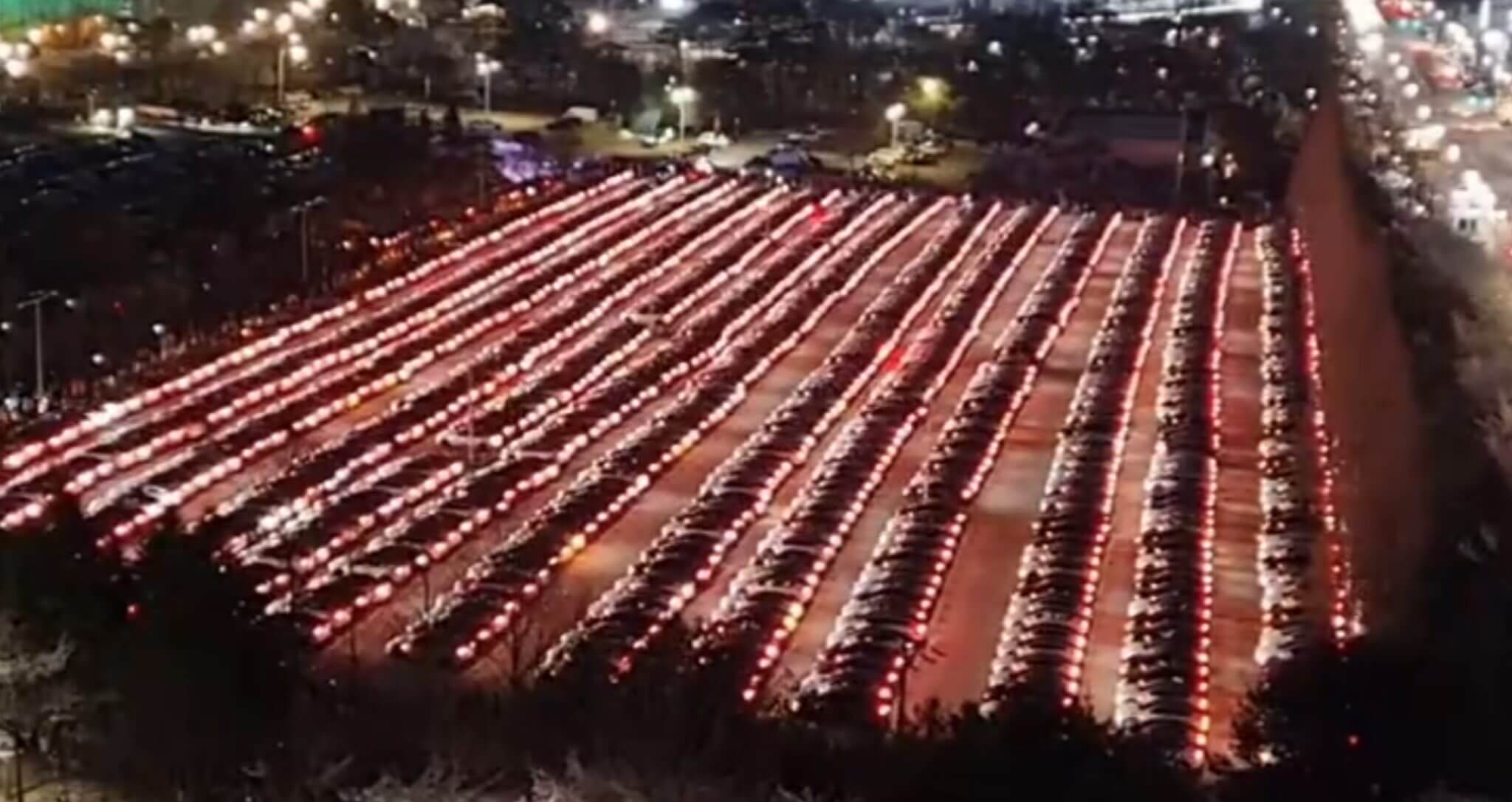 千余名特斯拉车主在韩国举办最大规模灯光秀