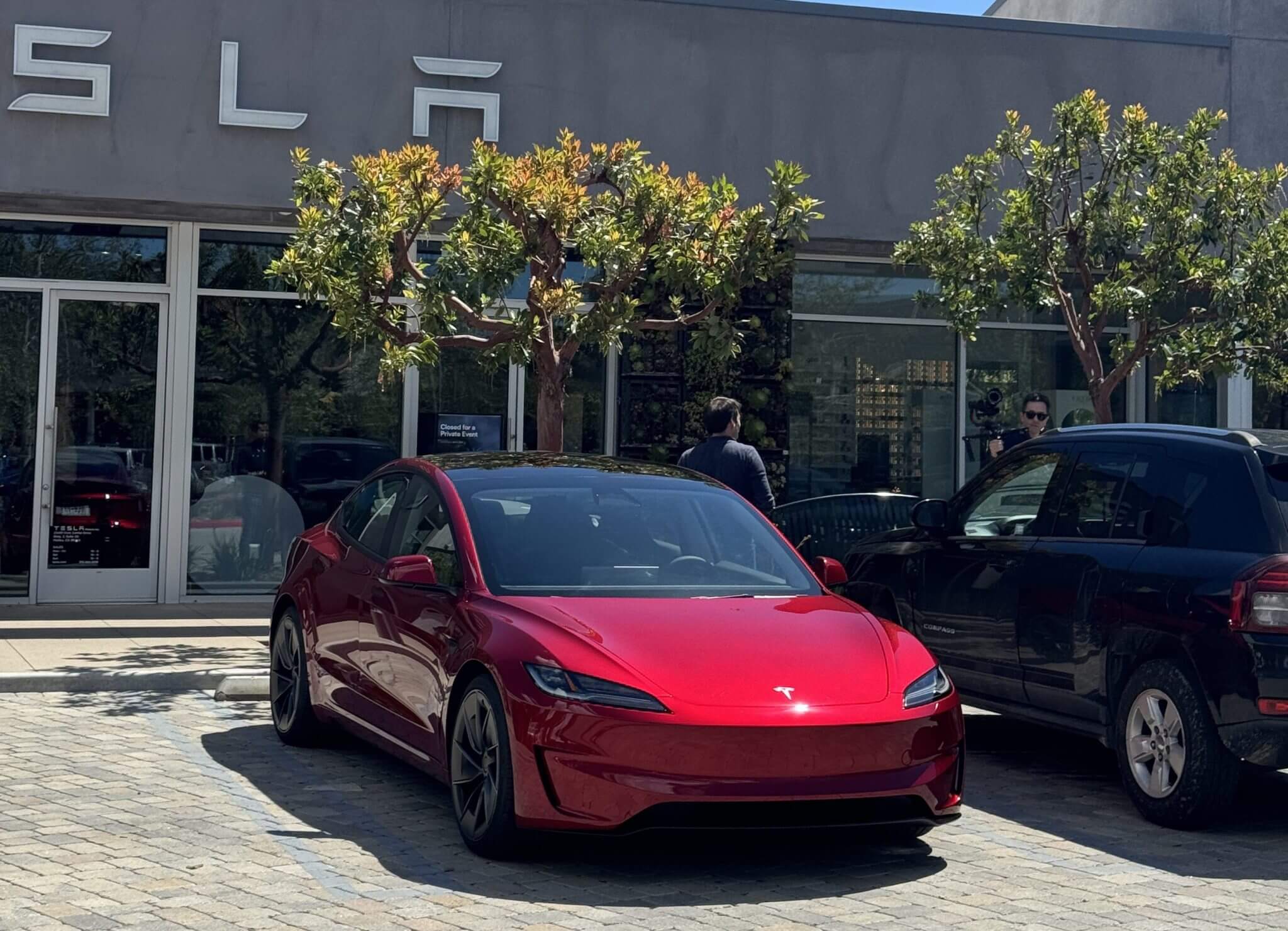 新款高性能版 Model 3 亮相加利福尼亚州活动现场