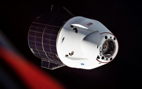 SpaceX 的 Cargo Dragon 号飞船在国际空间站停留 36 天后返回