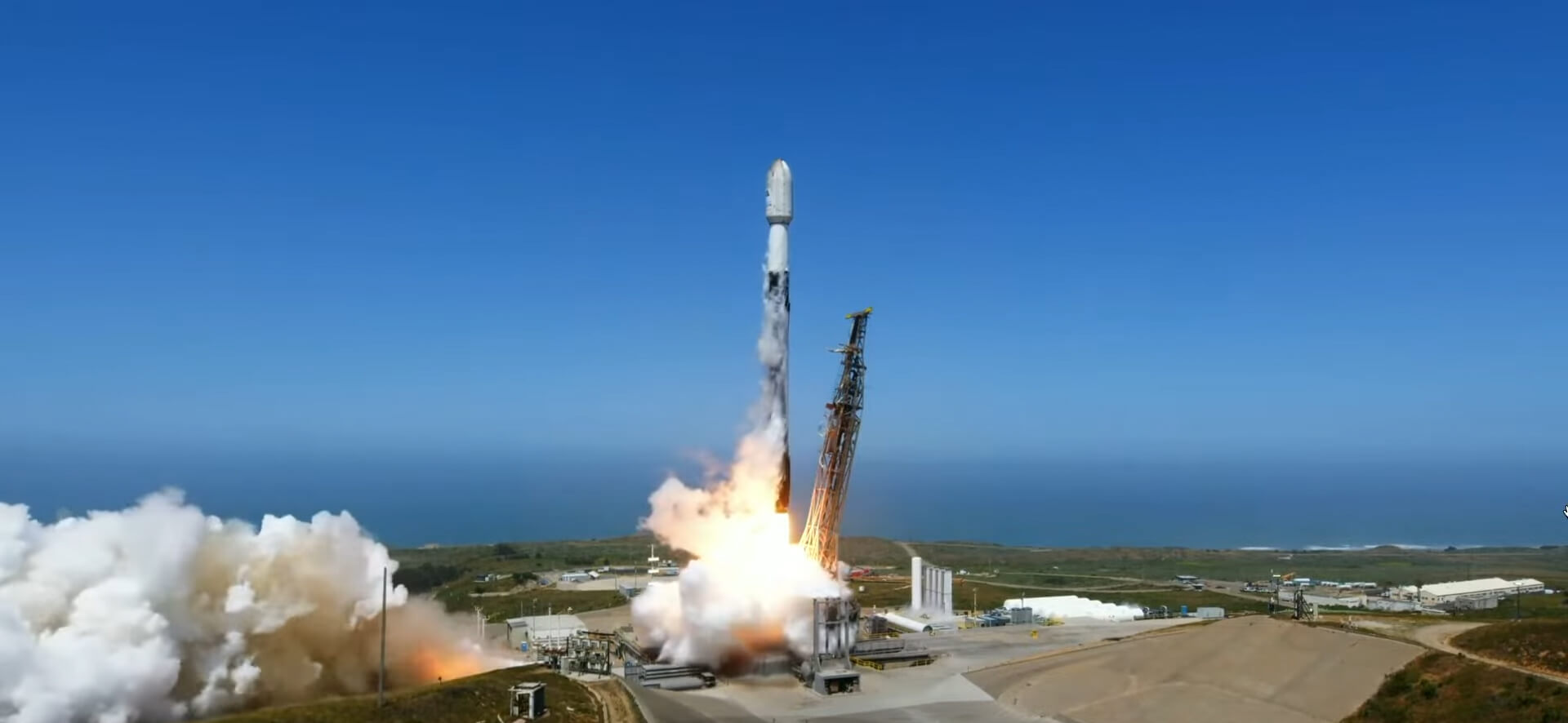 SpaceX 发射两颗下一代地球观测卫星