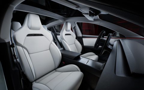 特斯拉美国为什么只给高性能版的 Model 3 提供白色内饰？