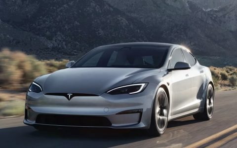 特斯拉为 Model S 和 Model X 推出新的月光银车漆