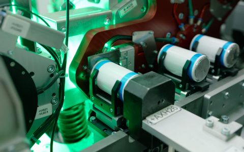 特斯拉计划在 2024 年底前量产采用干法电极的 4680 电池
