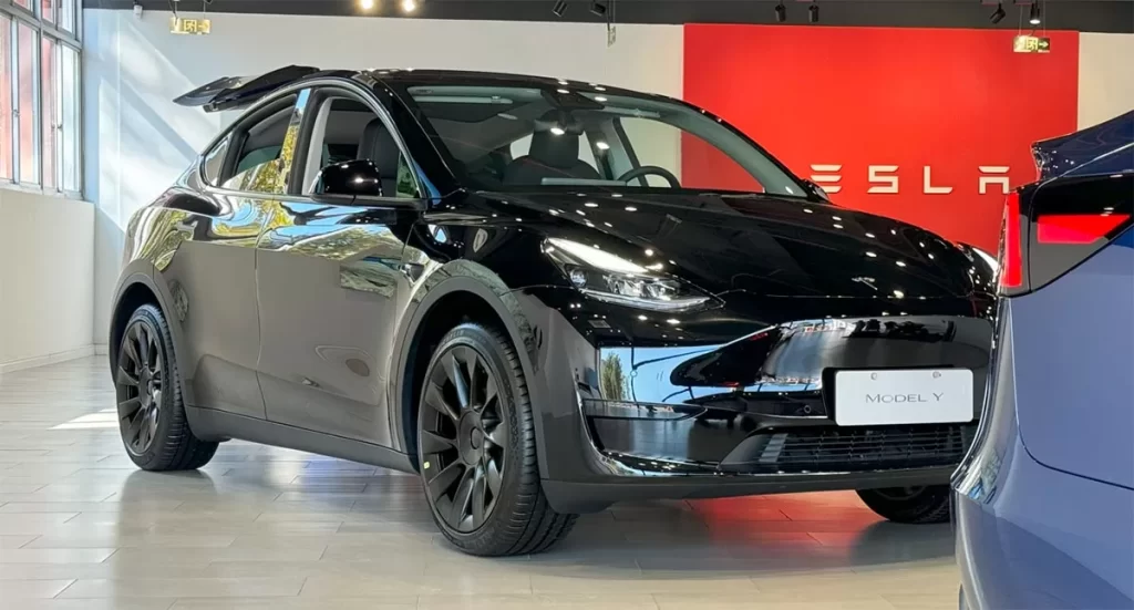 据报道，特斯拉计划明年推出两款升级版 Model Y，包括7座版