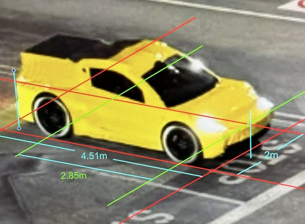 特斯拉 Robotaxi 原型车曝光！