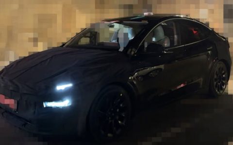 特斯拉新款 Model Y 又有新谍照曝光！