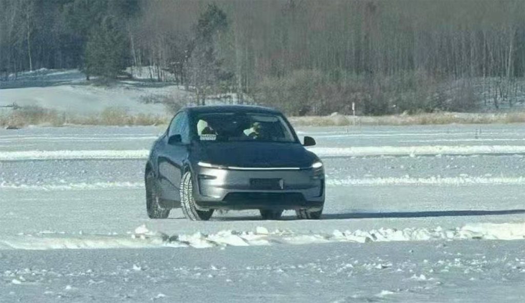 改款特斯拉 Model Y 在冬季测试中亮相