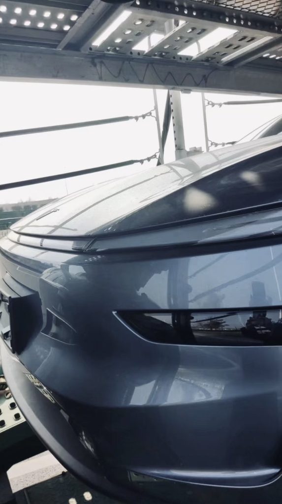 特斯拉新款 Model Y 将配备自适应大灯