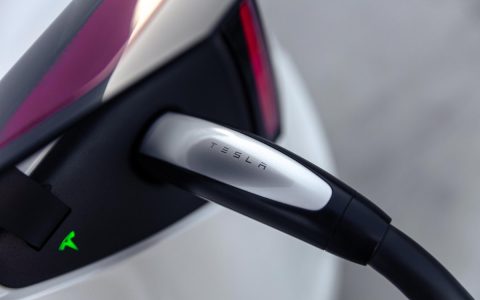 特斯拉 NACS 充电标准荣获 MotorTrend 最佳技术奖